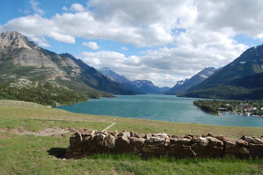 Prince Of Wales Hotel Waterton Park Exterior photo